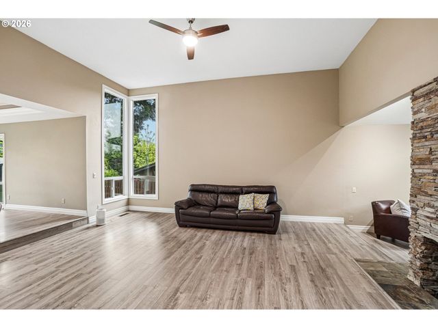 14232 MEADOW GRASS St, Lake Oswego, OR 97035