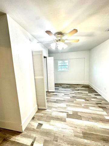 600 W Mimosa Street, Angleton, TX 77515