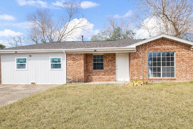 600 W Mimosa Street, Angleton, TX 77515