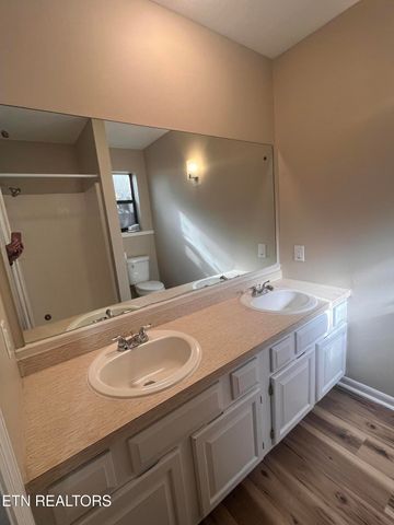 7666 NW Chatham Circle, Knoxville, TN 37909