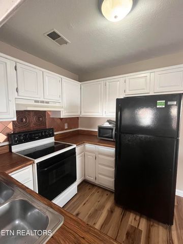 7666 NW Chatham Circle, Knoxville, TN 37909