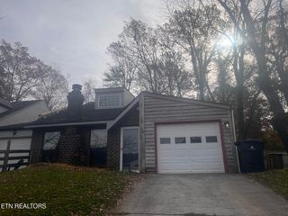 7666 NW Chatham Circle, Knoxville, TN 37909