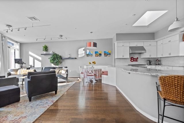 133 Salem St PH, Boston, MA 02113