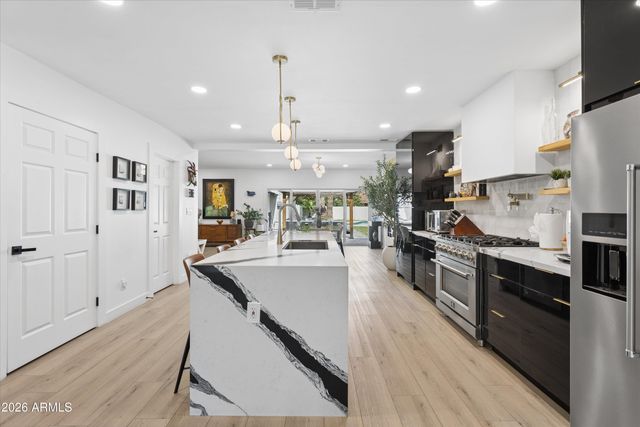 6245 N 16TH Avenue, Phoenix, AZ 85015