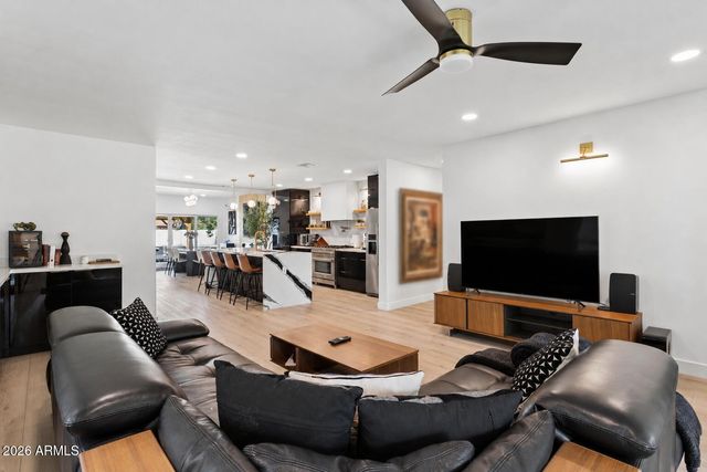 6245 N 16TH Avenue, Phoenix, AZ 85015