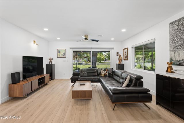 6245 N 16TH Avenue, Phoenix, AZ 85015