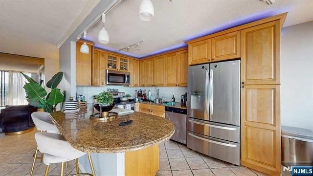 200 Winston Drive 418, Cliffside Park, NJ 07010