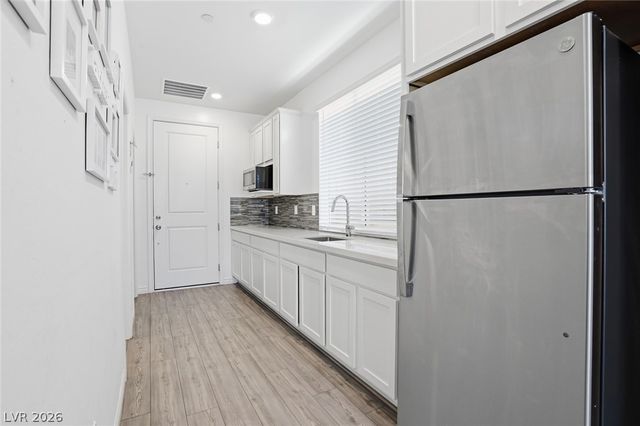 9876 Abel Cliff Street, Las Vegas, NV 89143