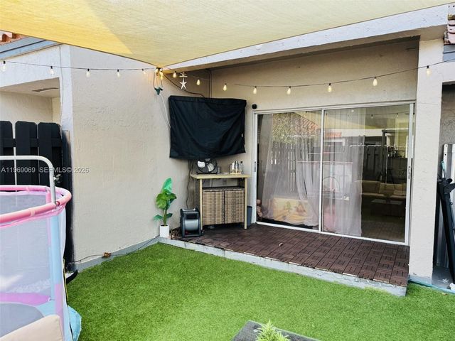 12853 SW 64th Ln, Miami, FL 33183