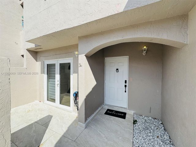 12853 SW 64th Ln, Miami, FL 33183