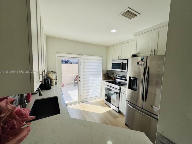 12853 SW 64th Ln, Miami, FL 33183