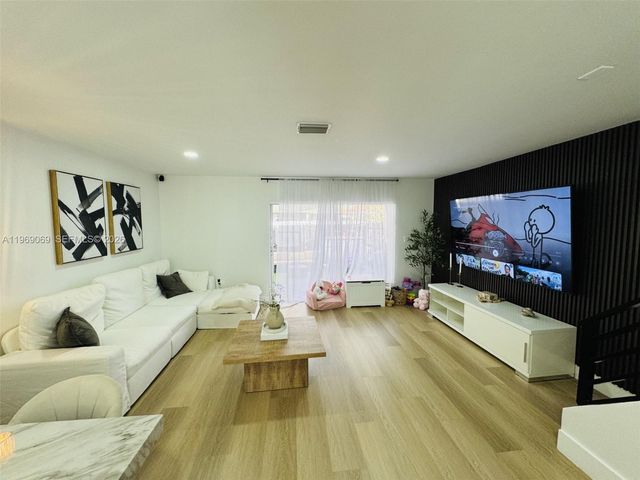 12853 SW 64th Ln, Miami, FL 33183