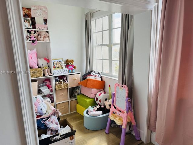 12853 SW 64th Ln, Miami, FL 33183