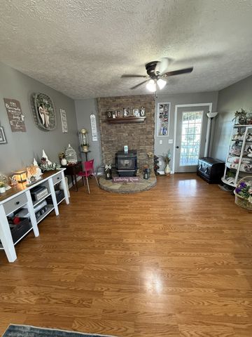 231 Austin Rd, Lafayette, TN 37083