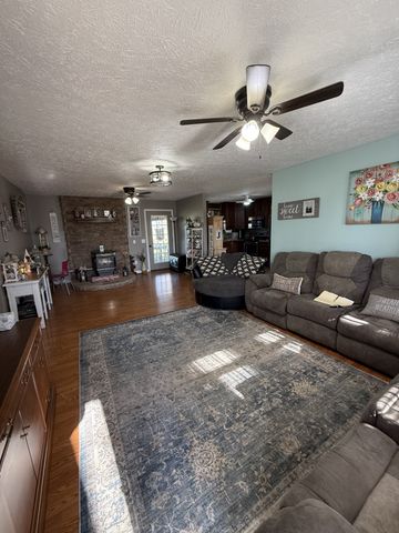 231 Austin Rd, Lafayette, TN 37083