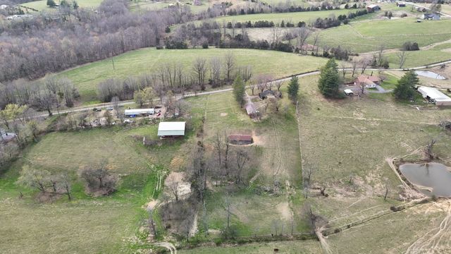 231 Austin Rd, Lafayette, TN 37083