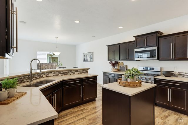 5103 N Zamora Way, Meridian, ID 83646