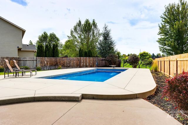 5103 N Zamora Way, Meridian, ID 83646