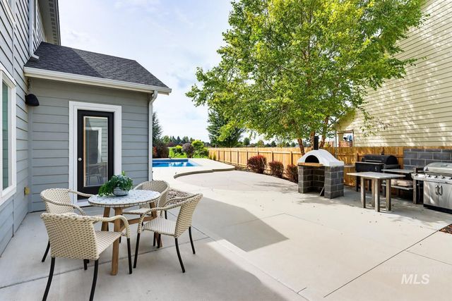 5103 N Zamora Way, Meridian, ID 83646