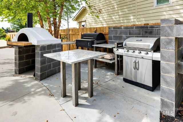 5103 N Zamora Way, Meridian, ID 83646