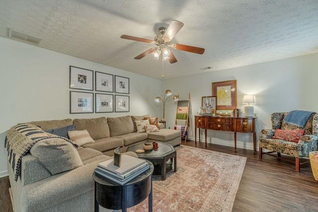 804 Pebble Place, Loganville, GA 30052