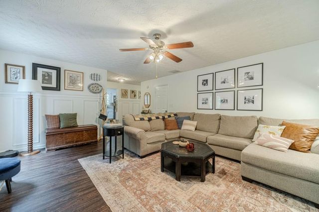 804 Pebble Place, Loganville, GA 30052