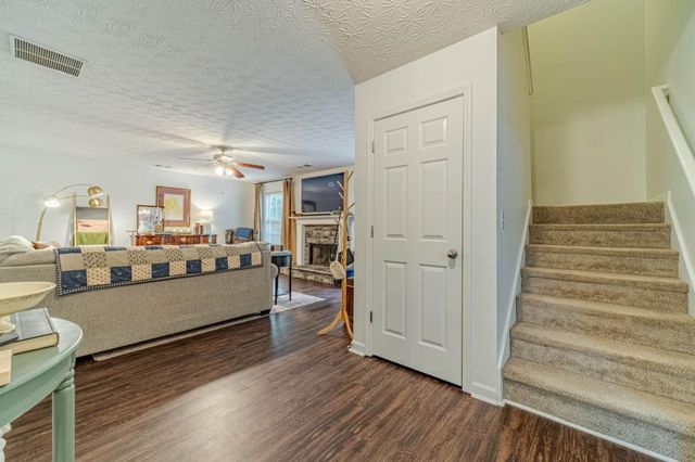 804 Pebble Place, Loganville, GA 30052