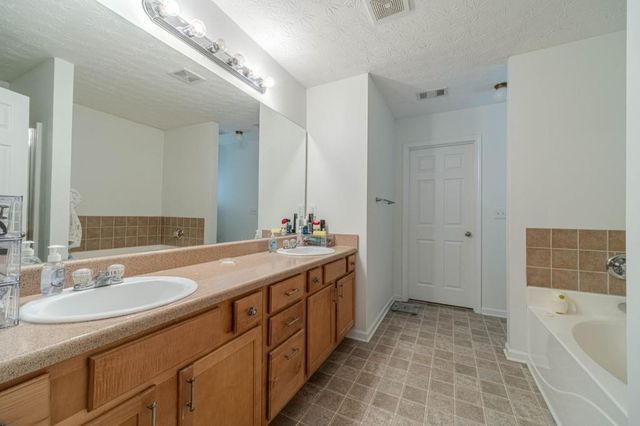804 Pebble Place, Loganville, GA 30052