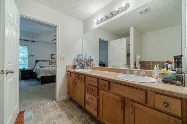804 Pebble Place, Loganville, GA 30052