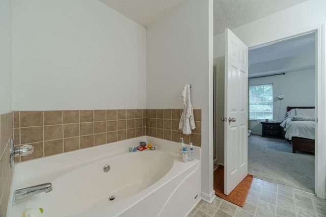 804 Pebble Place, Loganville, GA 30052