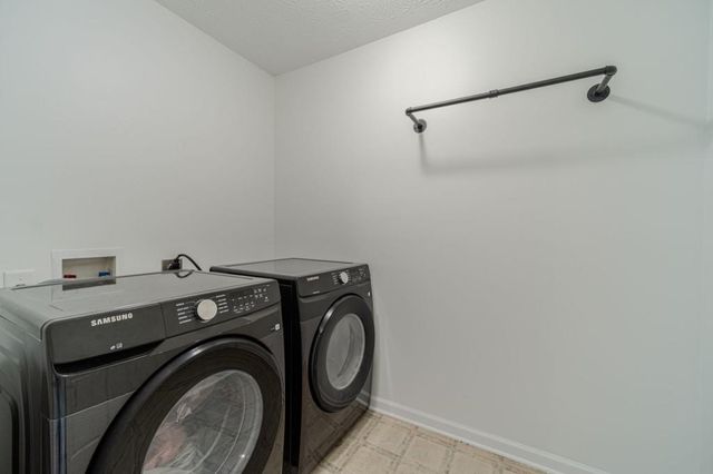 804 Pebble Place, Loganville, GA 30052
