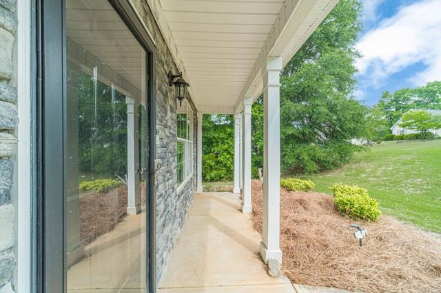 804 Pebble Place, Loganville, GA 30052