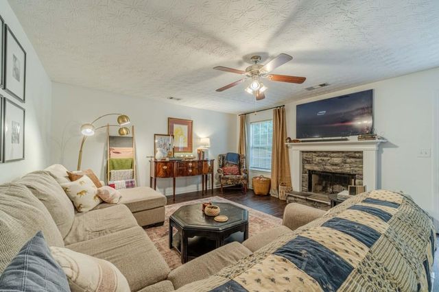 804 Pebble Place, Loganville, GA 30052