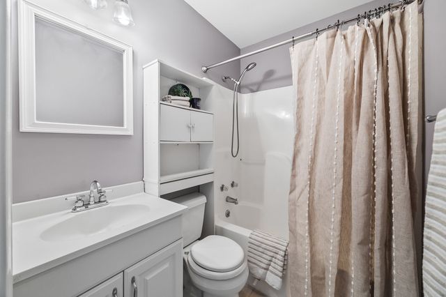 8590 Poplar Grove Rd, Mc Ewen, TN 37101