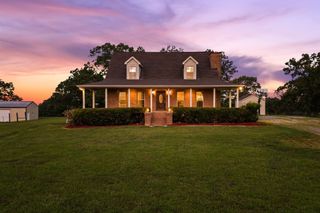 8590 Poplar Grove Rd, Mc Ewen, TN 37101