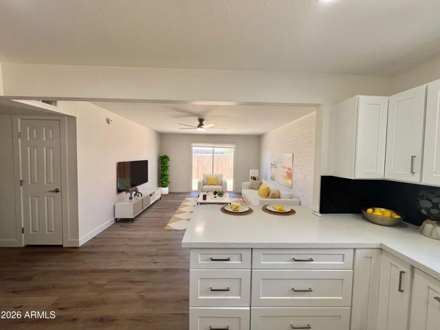 3818 W RUTH Avenue, Phoenix, AZ 85051