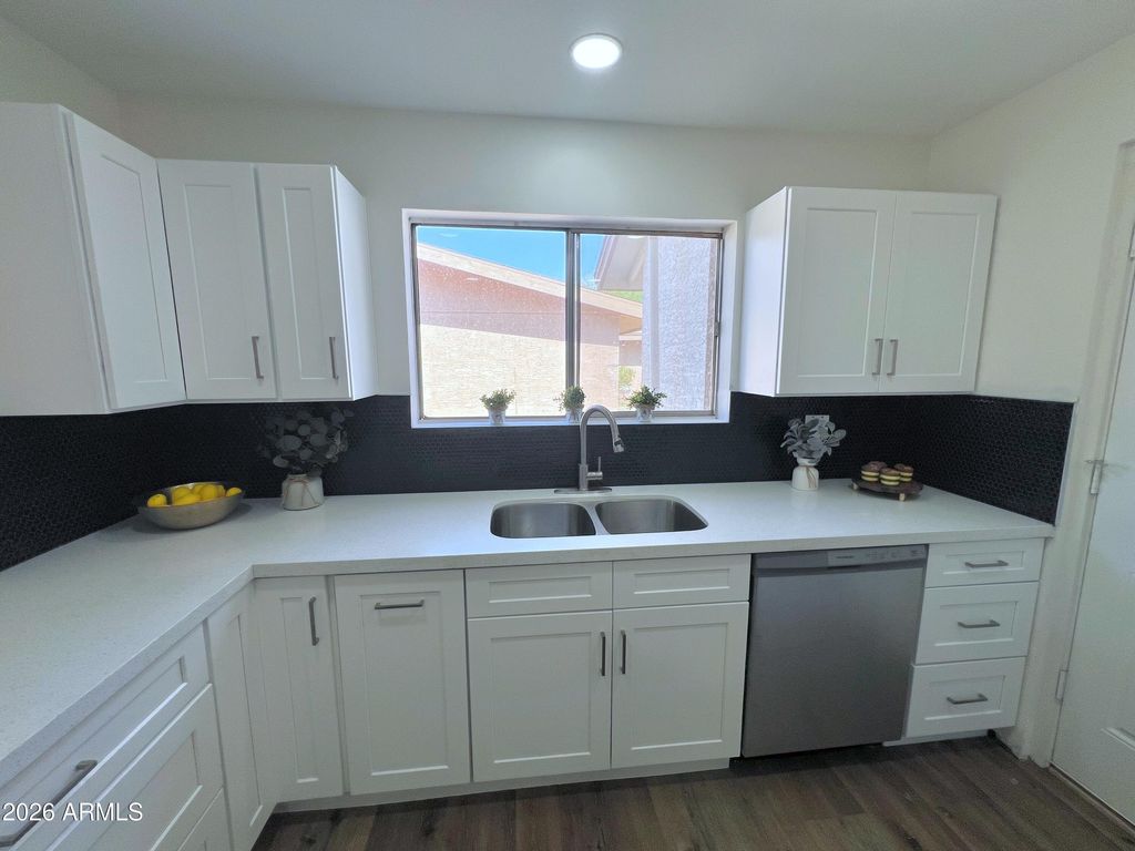 3818 W RUTH Avenue, Phoenix, AZ 85051 — photo 4