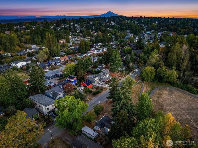 6745 18th Avenue SW, Seattle, WA 98106