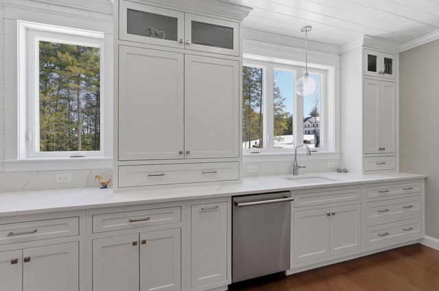 5 Sawmill Lane, New Boston, NH 03070