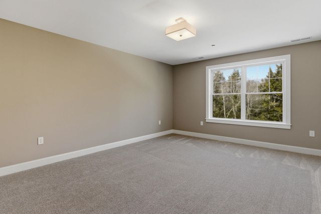 5 Sawmill Lane, New Boston, NH 03070