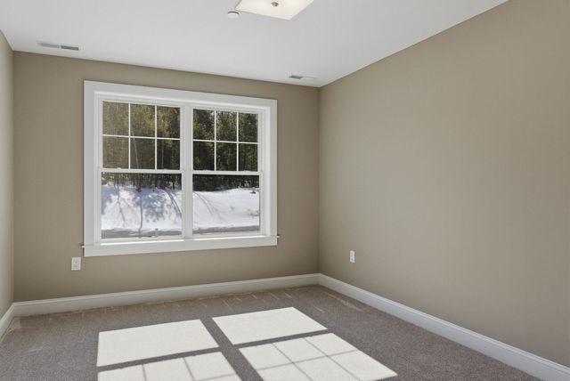 5 Sawmill Lane, New Boston, NH 03070