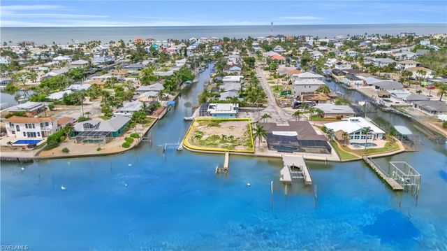 470 Madison CT, Fort Myers Beach, FL 33931