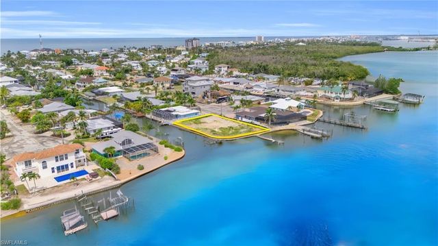 470 Madison CT, Fort Myers Beach, FL 33931