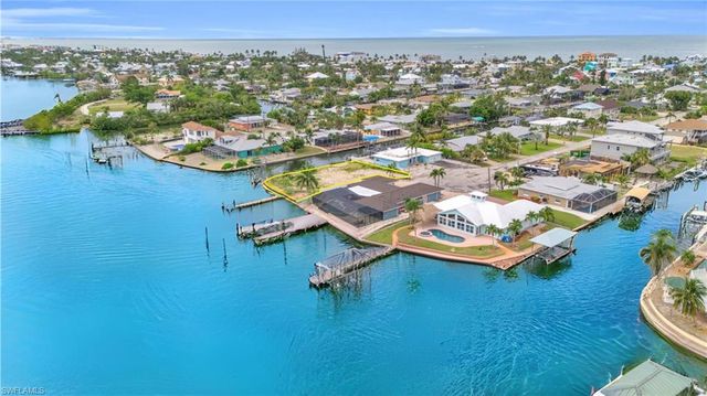 470 Madison CT, Fort Myers Beach, FL 33931