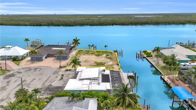 470 Madison CT, Fort Myers Beach, FL 33931