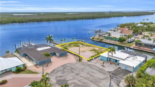 470 Madison CT, Fort Myers Beach, FL 33931