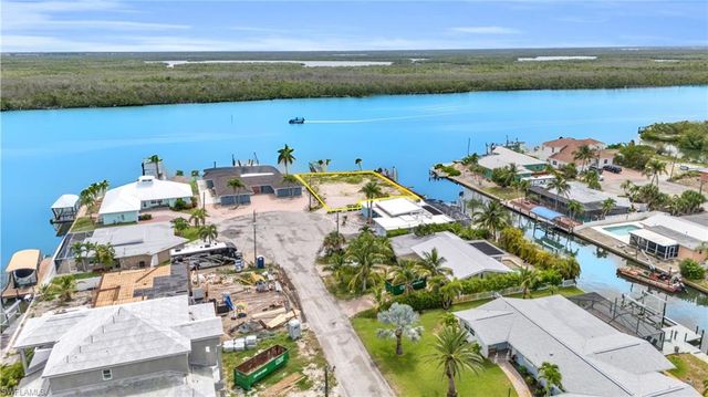 470 Madison CT, Fort Myers Beach, FL 33931