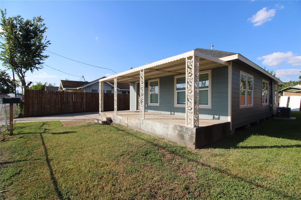 6925 Avenue N A, Houston, TX 77011