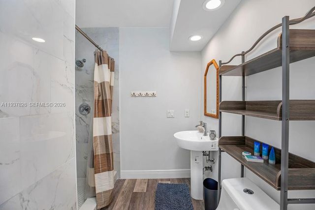 5320 NE 16th Ter, Fort Lauderdale, FL 33334