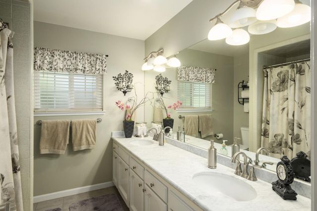 3372 W Sierra Avenue, Fresno, CA 93711